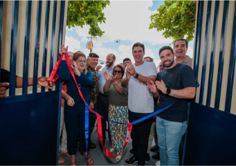 Foto: Rompendo a faixa de inauguração